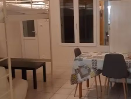 studio rénové 25 m² avec cours intérieur de 15m²
