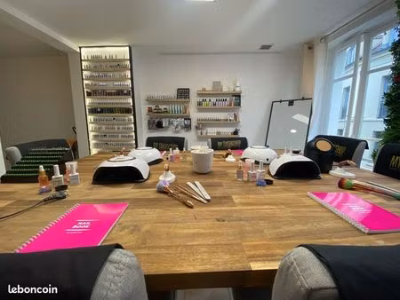 location espace beauté prothésiste ongulaire — saint-germain-en-laye (3 min rer a)