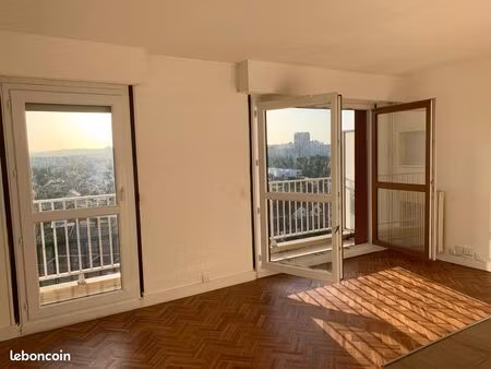 studio lumineux 25m2 avec vue dégagée  balcon  parking et cellier
