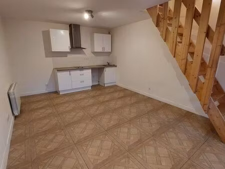 maison 2 pièces duplex avec jardin dans le centre de montmorillon