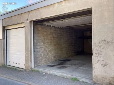 grand garage proximité immédiate centre ville