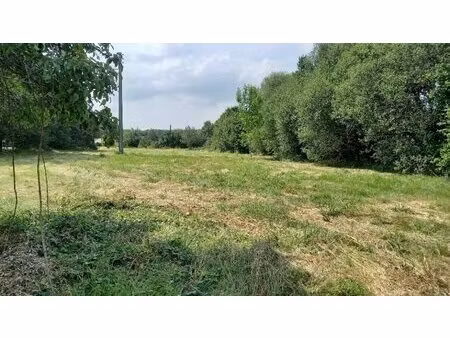 terrain à bâtir à nontron (24300)