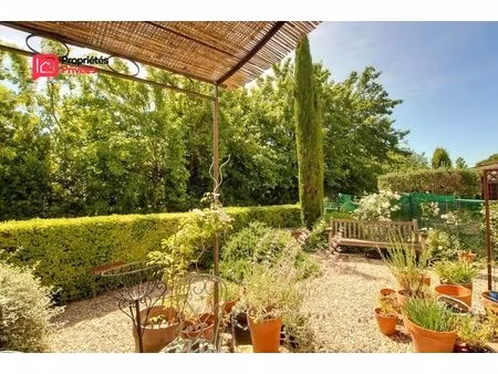 uzes 5 minutes a pieds de la place aux herbes   85 m² 3 chambres garage place de parking..