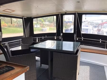 vedette habitable navigante - 65 m2 - paris