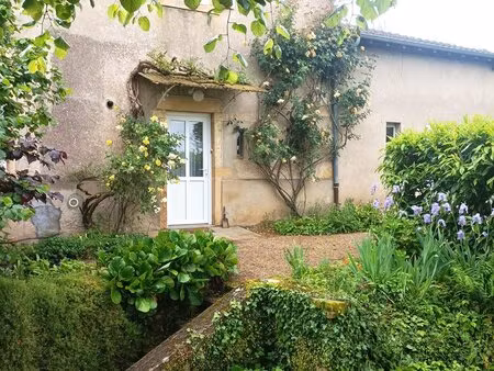 belle maison en pierre à marcigny