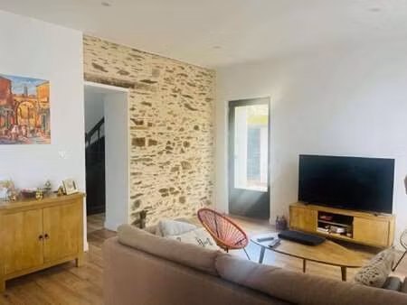 vente maison à segré-en-anjou-bleu (49500) : à vendre / 144m² segré-en-anjou-bleu