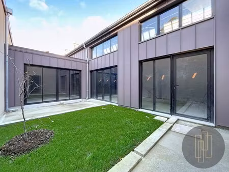 loft à aménager de 121m² et son jardin privatif