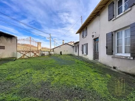 pommiers – maison de caractère à rénover avec vue dégagée