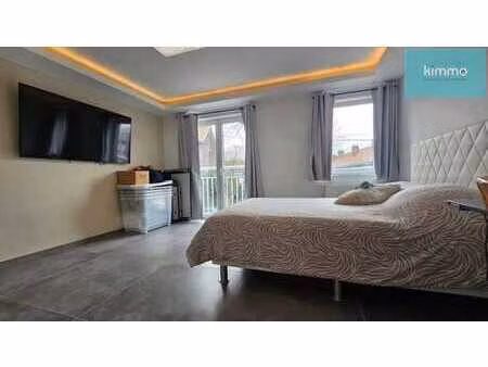 colocation - une chambre avec sdd et w.c privé