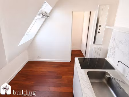 paris 8e triangle d'or / marignan ? pied-à-terre rénové de 22 m²