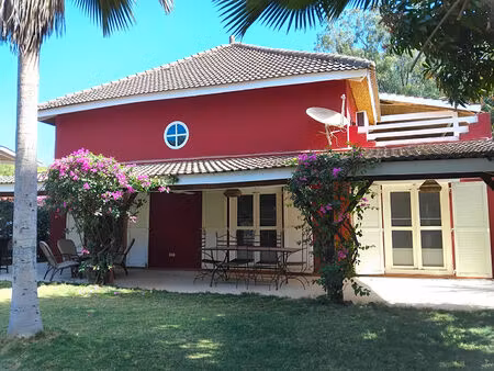 villa 4 chambres avec jardin situee dans une résidence pieds dans l'eau avec piscine commu