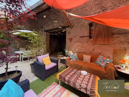 maison de ville avec cours intérieur + local commercial avec revenu locatif