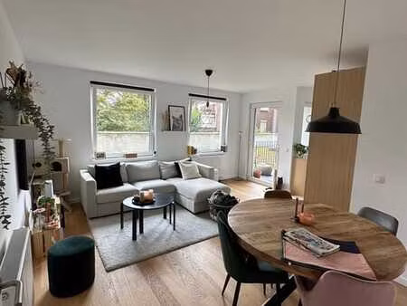 appartement récent avec terrasse à halle