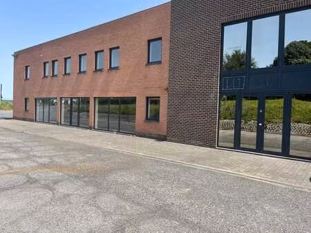 local commercial avec bureaux et dépôt en complément