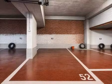 square marie-louise | schuman | quartier europeen | parking