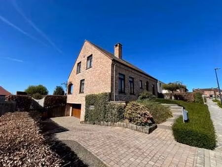 villa 4 façades dans un quartier calme