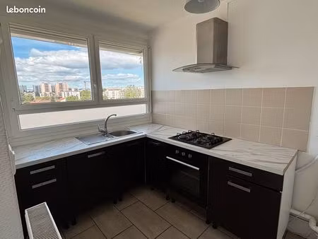 appartement à louer - t3 56 m2 - bron