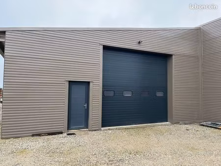 hangar  cellule   garage   box   dépôt