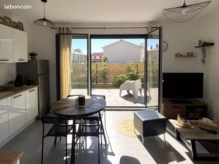 t2 récent avec jardin  terrasse et 2 stationnements – centre de saint-symphorien-d’ozon