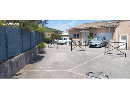 place parking extérieure - carros les plans