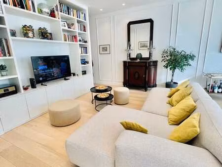 sablon – élégant appartement rénové de 2 chambres