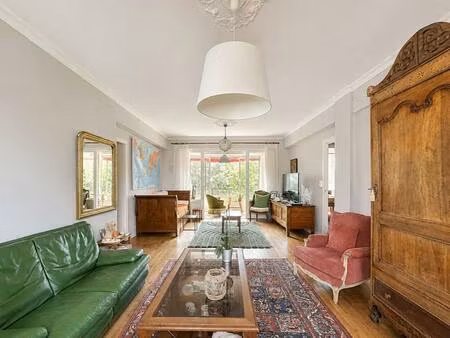 a vendre  appartement de type 5 dans l'hyper-centre de périgueux 24000