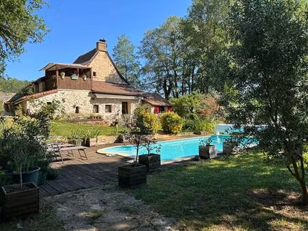 a vendre  en exclusivité  superbe périgourdine en pierre au coeur du périgord vert
