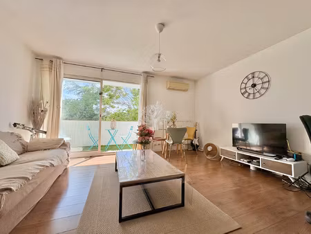 sanary appartement t3 a 800 metre du port