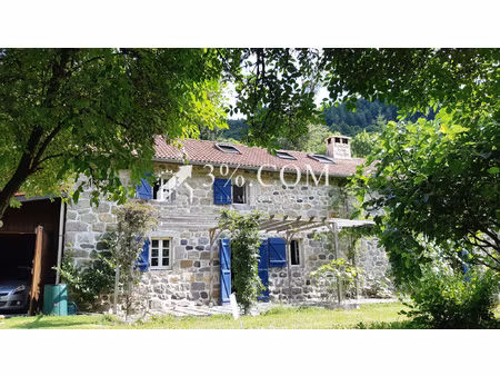 mas en pierre de pays de 236 m2 avec piscine sur terrains de