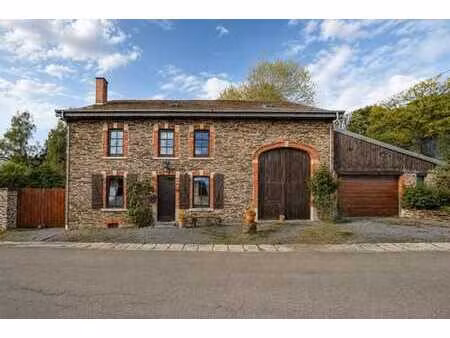 fermette de caractère avec 4 chambres  garage et jardin