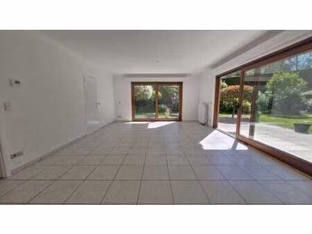 appartement de 100m² avec 2 ch.  terrasse  jardin et parking