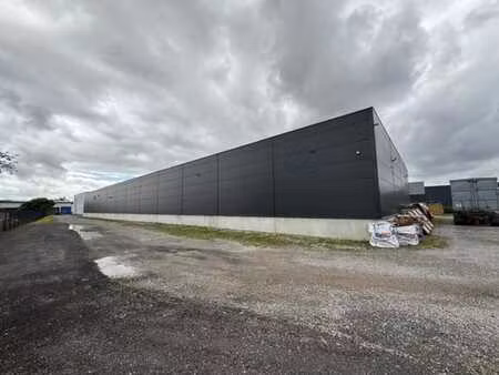 entrepôt & bureaux 2.200 m² – gembloux