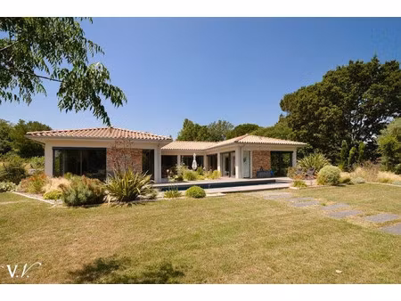 maison de luxe à vendre à saint-pierre-de-lages