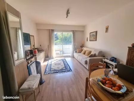 studio 1 pièce 29 m²