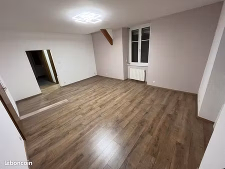 appartement 1 pièce 38 m² avec cuisine séparée