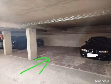 loue parking 12m²