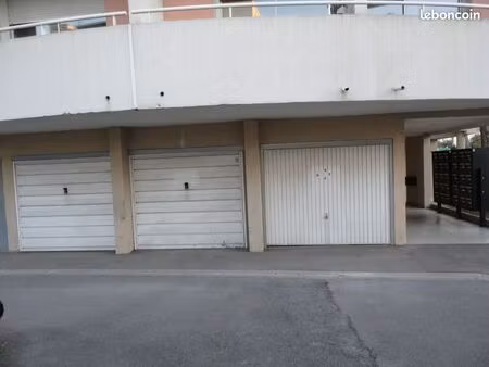 garage 17 m2 de plein pied sécurisé  quartier hôpitaux faculté