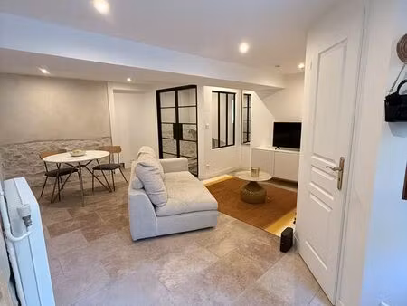 rare coeur de village – location meublée – appartement de charme rénové – 55 m² + annexe v