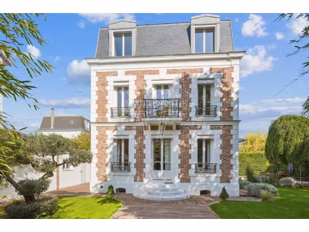 maison de luxe à vendre dans le quartier plateau-grèves-europe-gare du stade-fossés jean