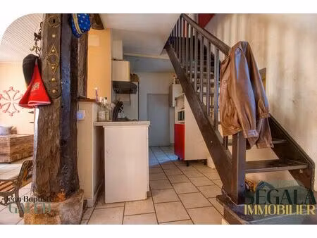maison en pierre chaleureuse avec jardin au coeur de pampelon