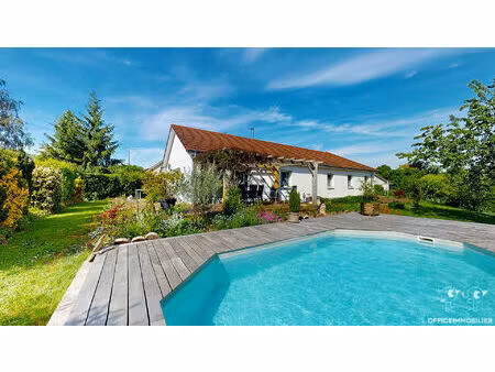 cromary maison de plain-pied avec piscine  garage et beau jardin