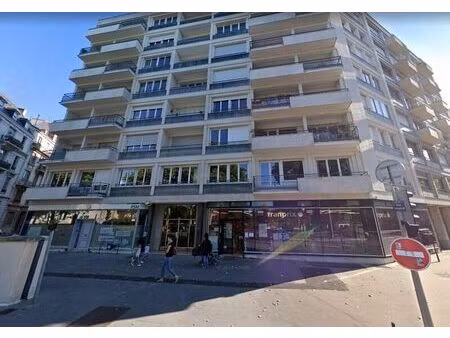 location commerce 178 m² à 252 m²