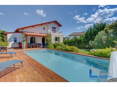 vente maison 6 pièces 135 m² urrugne (64122)