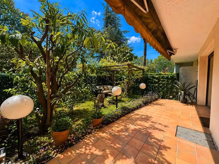 rare ! cannes  secteur résidentiel  rez-de-jardin  3 pièces  57m²  jardin 35m²  calme  lum