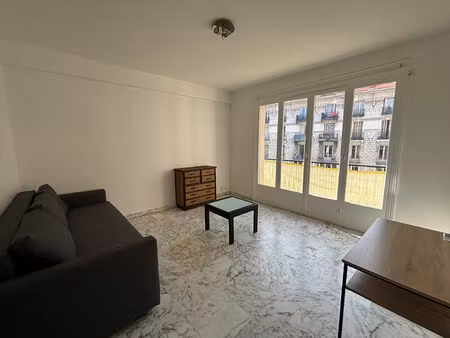 location appartement 1 pièce  30.07m²  nice