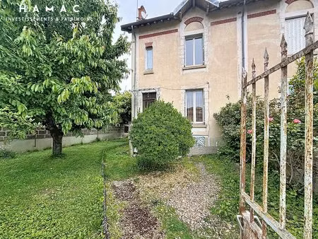 maison de caractère à rénover – jardin  cave et vue rivière – beaujeu