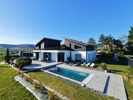 magnifique villa de 287 65 m2 avec piscine sur 2750 m2 de terrain