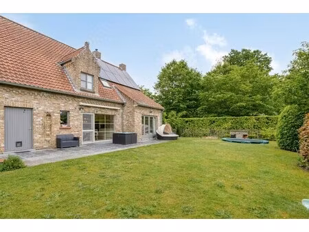 vrijstaand huis langs de kasteleinweg te sint-kruis (brugge)
