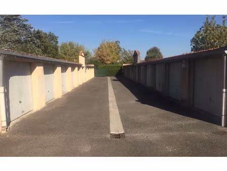 location stationnement  15 m² t- à saint-jean  91 €