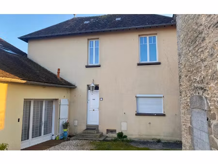 location maison  m² t-3 à arçonnay  670 €